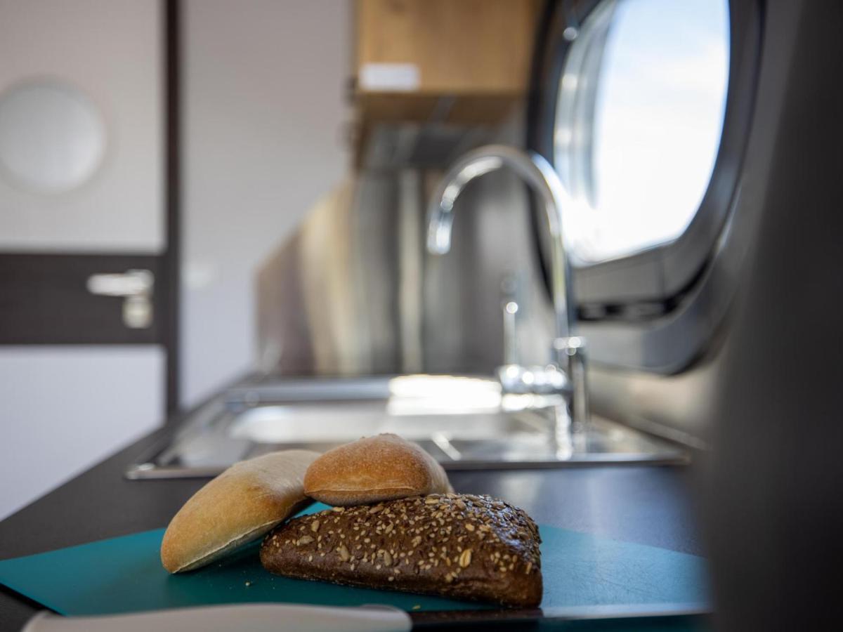 Tiny Houseboat De Woudaap - I Hotel Uitgeest Buitenkant foto